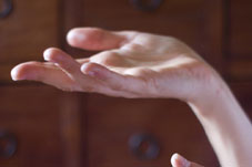 Hand nach oben geöffnet