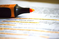 Textmarker und Text der farbig markiert wurde