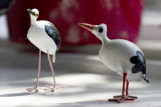 2 Storch-Holzfiguren