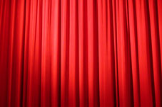 Roter geschlossener Theatervorhang